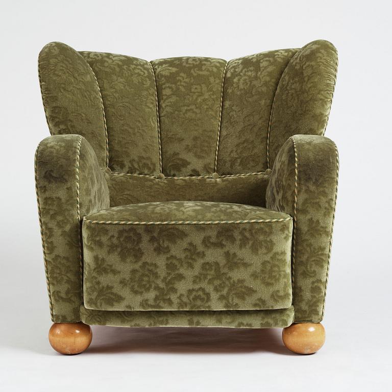 Märta Blomstedt, an "Aulanko" armchair by Kantosen Puutyö Oy, Finland, designed in 1939 for the Hotel Aulanko in Tammerfors.