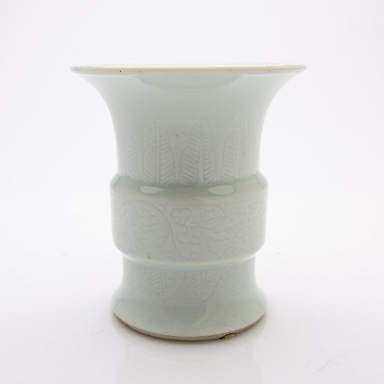 Vase, porcelain, China, Qing dynasty, Qianlong (1736-95).