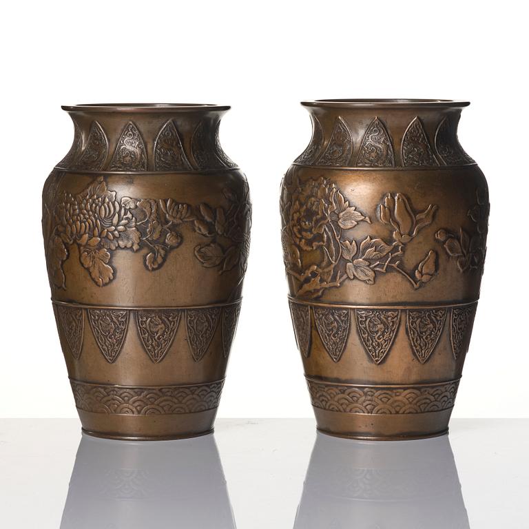 Vases, a pair, bronze, Japan, 20th century.
