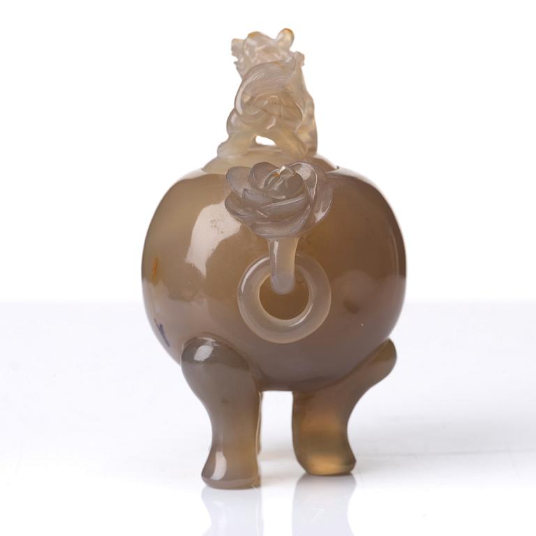 Two agathe cups and a censer with cover, Qing dynasty.