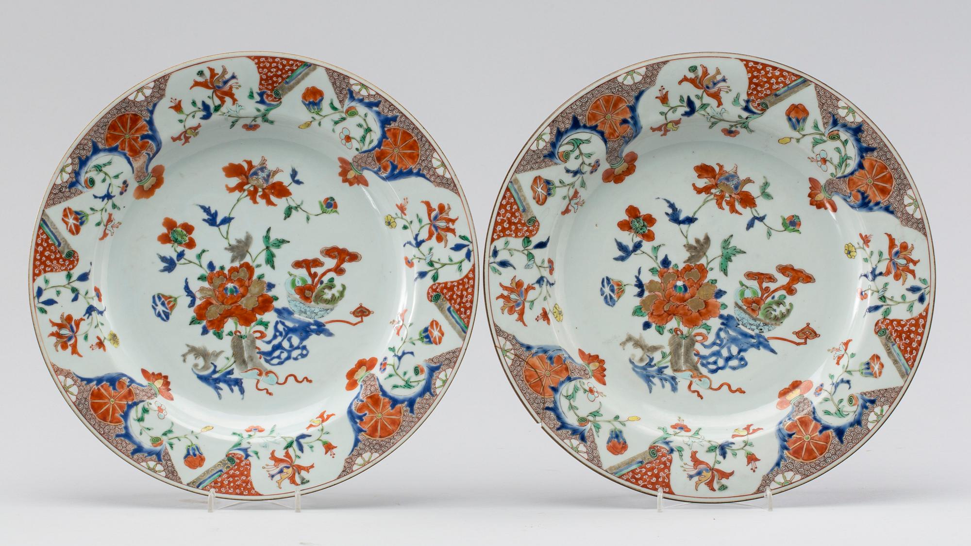 TWO IMARI PATTERN 18TH CENTURY PLATES.