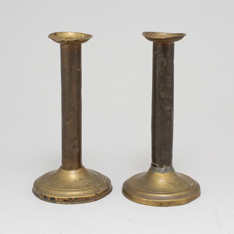 LJUSSTAKAR, ett par, mässing och plåt, 1800-tal.