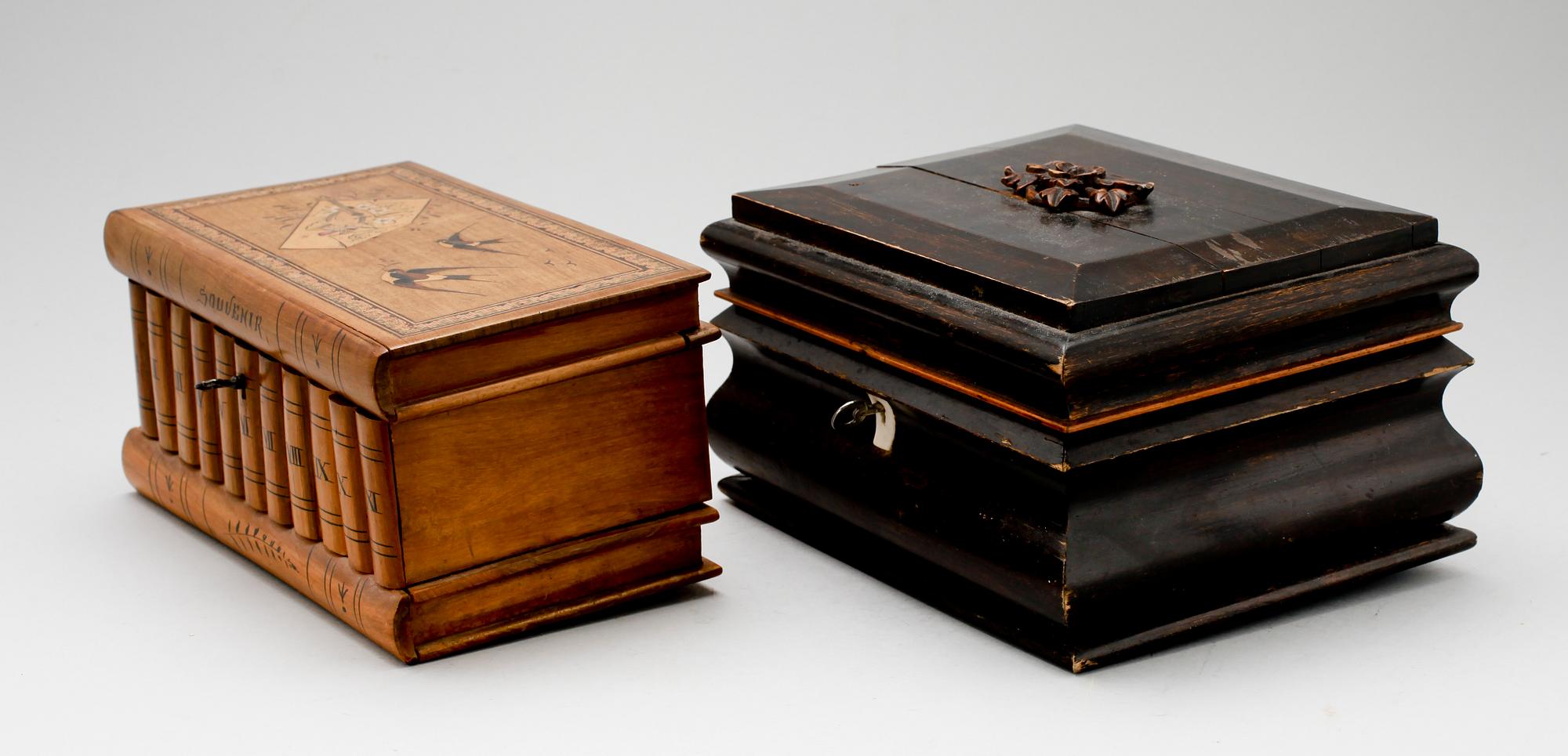 SKRIN, 2 st, trä, 1800-/1900-tal.