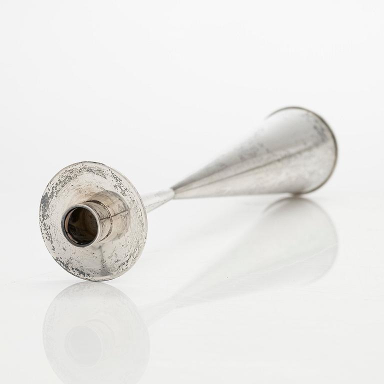 Tapio Wirkkala, kynttilänjalka, hopeaa, TW 189, Kultakeskus 1962.