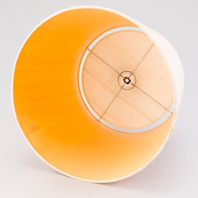 BORDSLAMPA, SAVITORPPA, rödlera, signerad KAGE, Kauko Forsvik, Finland. 1970/80-tal.