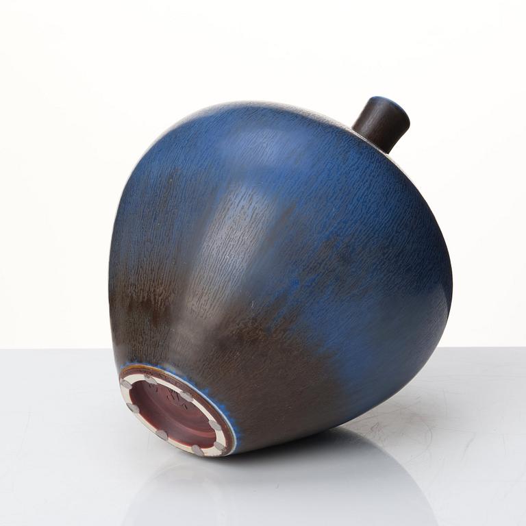 Berndt Friberg, a stoneware vase, Gustavsberg studio, Sweden 1976.