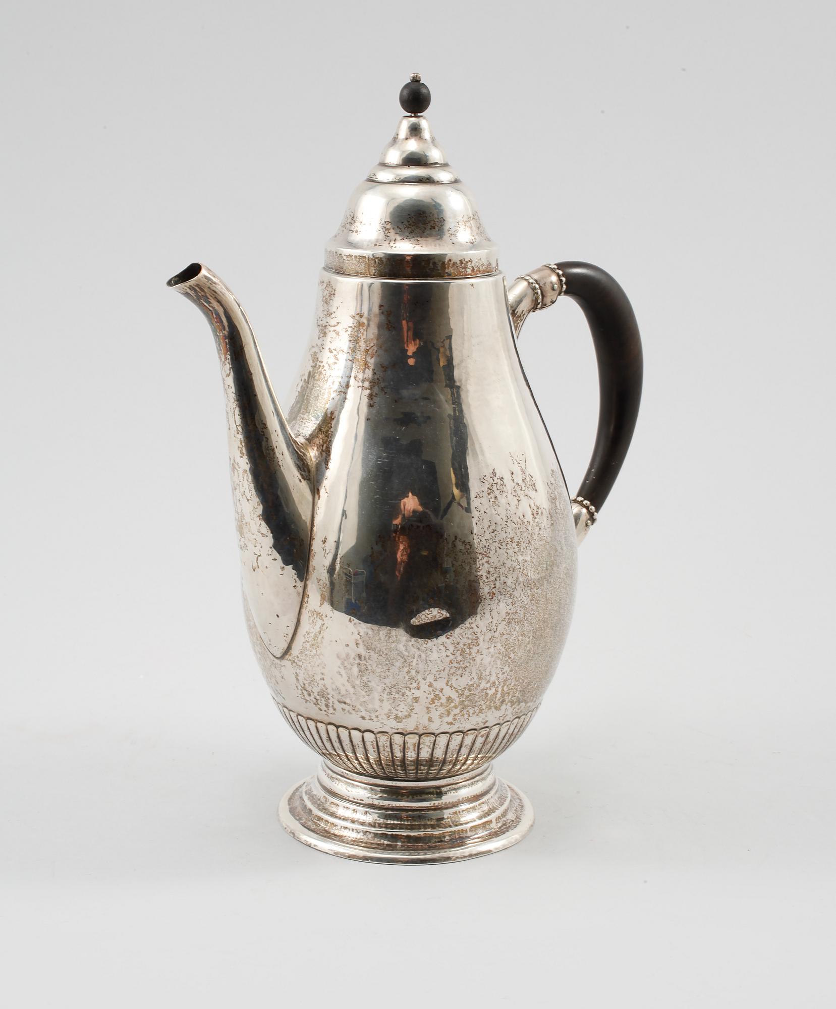 KAFFEKANNA, silver, Georg Jensen, Köpenhamn, tidigt  1900-tal, vikt 425 gram.
