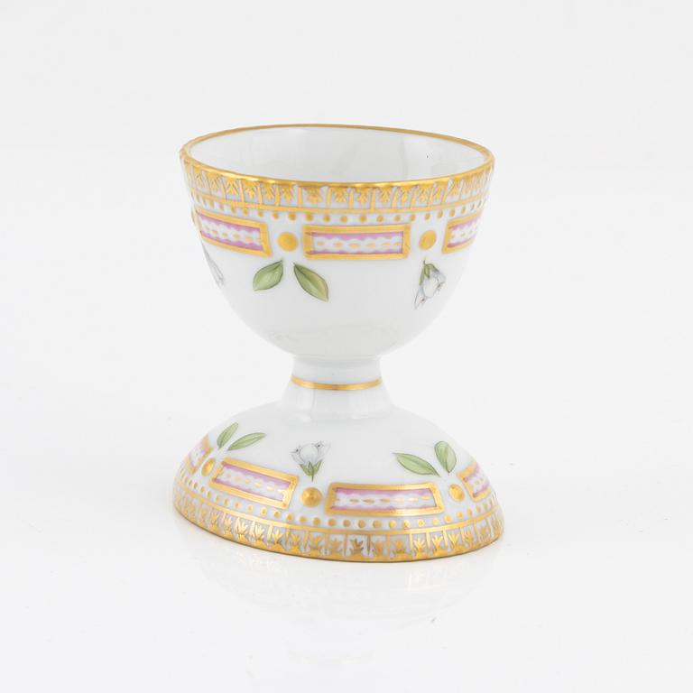 Assiett samt äggkopp, "Flora Danica", Royal Copenhagen, Danmark, 1985-1991.