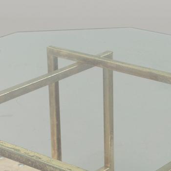 A GLASS TOP COFFEE TABLE.