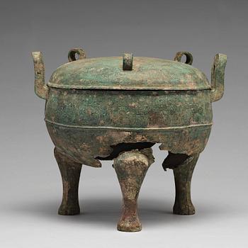 646. A bronze tripod food vessel and cover, "Ding", Eastern Zhou Dynasty.