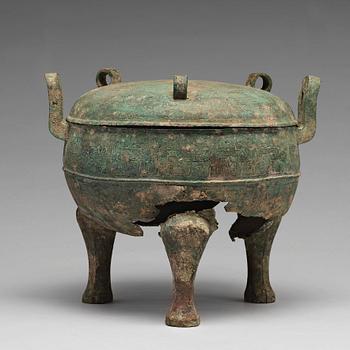 646. A bronze tripod food vessel and cover, "Ding", Eastern Zhou Dynasty.