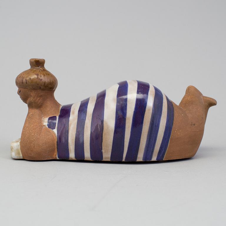 LISA LARSON, figurin, stengods, "Beata" ur serien ABC-flickorna, Gustavsberg. I produktion 1958-73.
