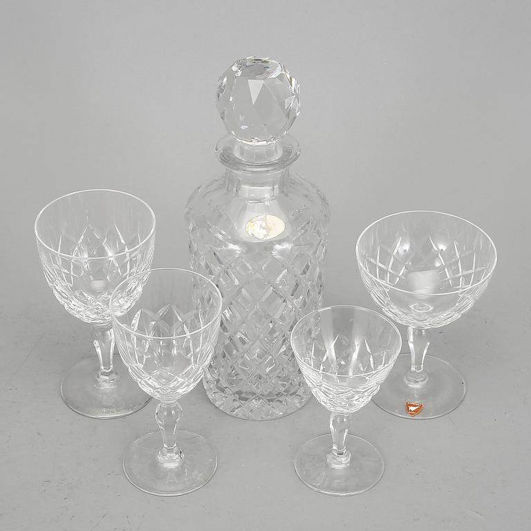 GLASSERVISDELAR, 22 st, "Karolina", formgiven av Gunnar Cyrén, Orrefors.