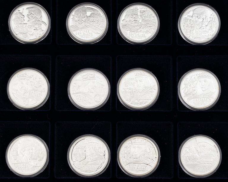 36 medals, silver 925, “Kingdom of Sweden”, in fitted case.