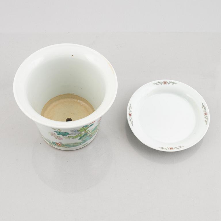 A porcelain plate and a flower pot with stand, China, 19th & 20th century.