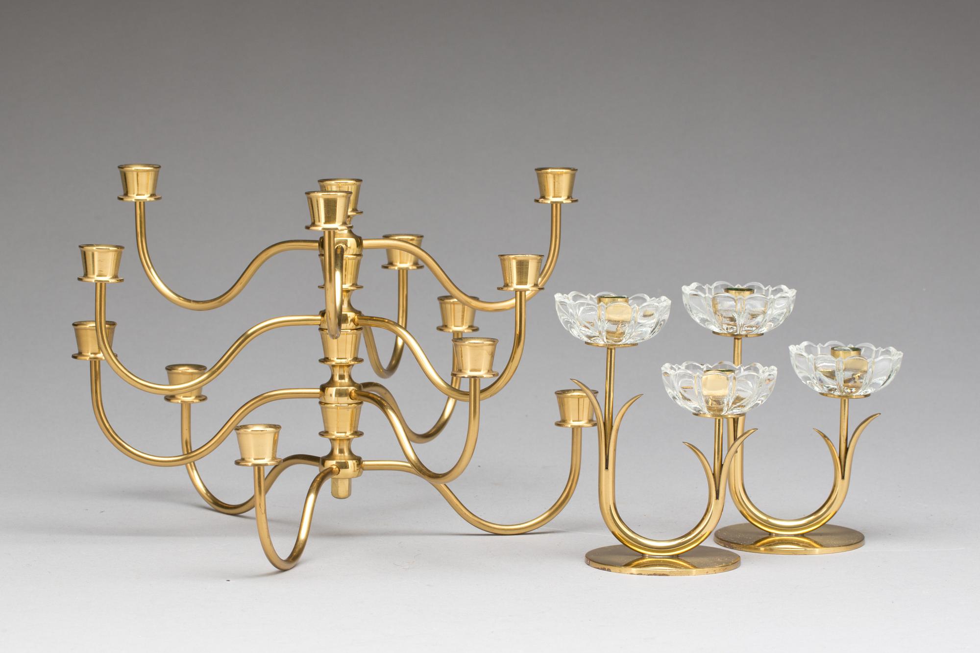 PARTI LJUSSTAKAR och KANDELABRAR, bl a Ystad metall, 2 par.