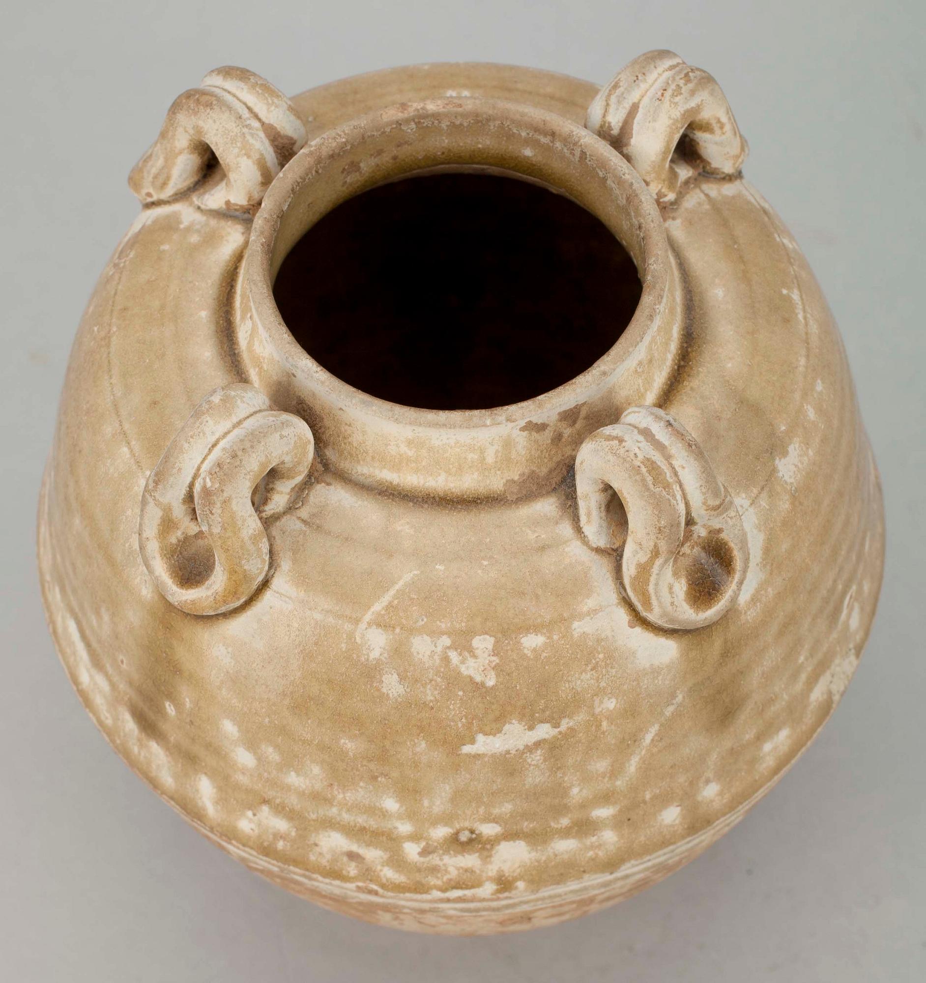 URNA, lergods, Kina, möjligen  Yuan dynastin  (1271-1368).