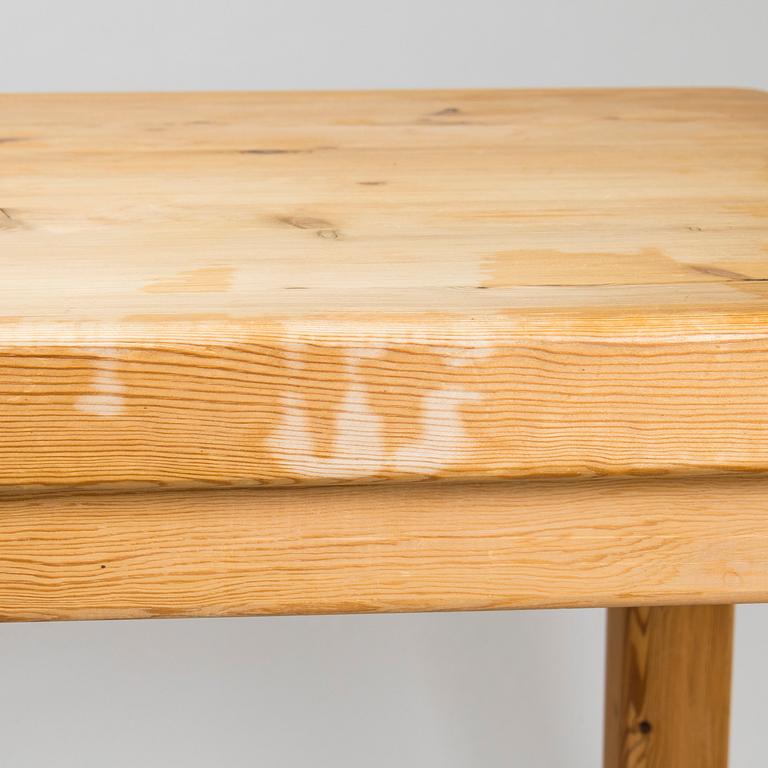 Ben af Schultén, a 1970s '852' dining table for Artek.