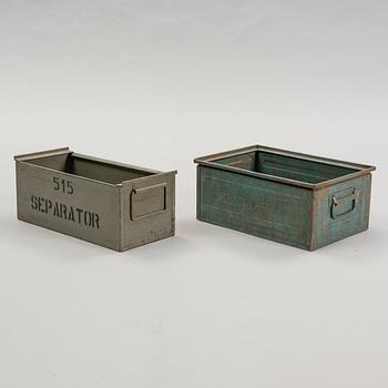 A set of 14 pcs metal boxes.