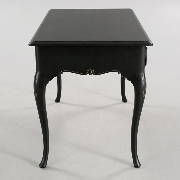 A 20th century desk in the style of rococo.