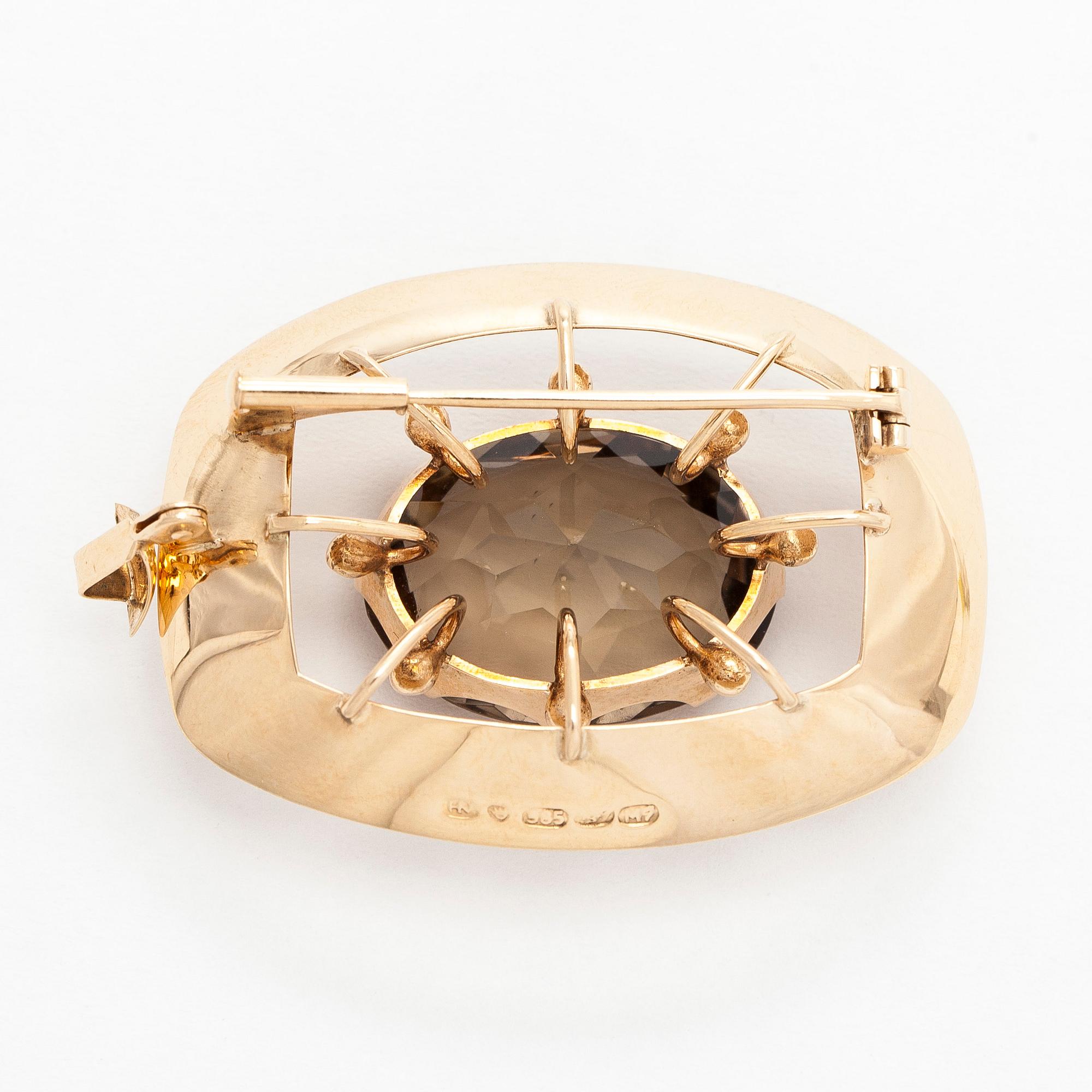 Helge Narsakka, riipus/rintaneula, 14K kultaa, savukvartsi, 1965.