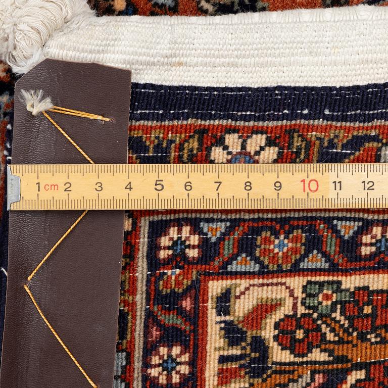 A Bidjar carpet a. 305 x 201 cm.
