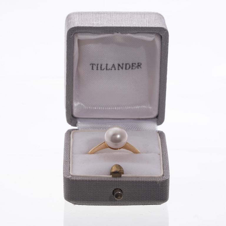 RING, 18K guld, odlad sötvattenspärla. 1989. Vikt ca 3,6 g.