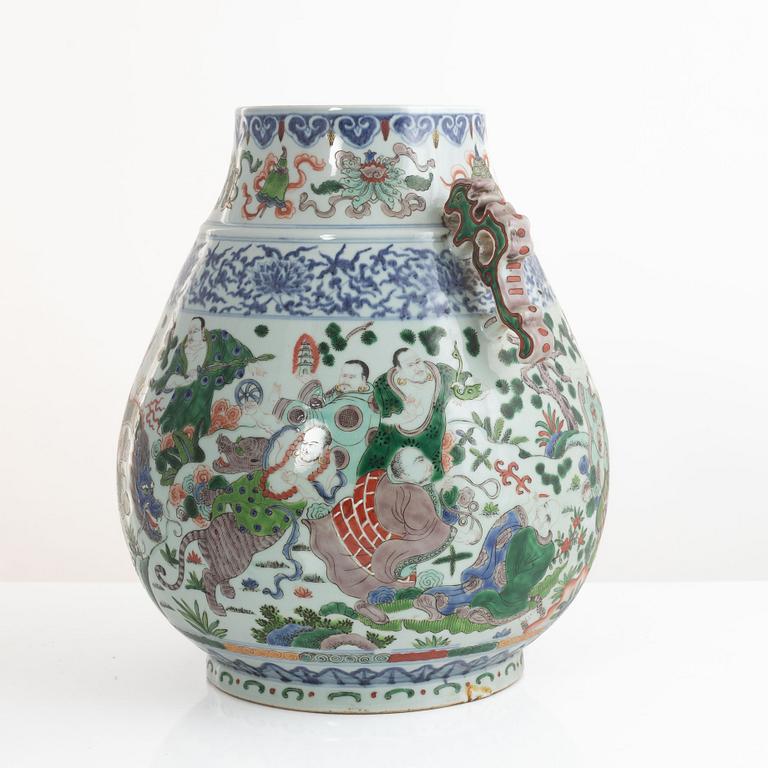 A Chinese wucai vase, late 20th century.