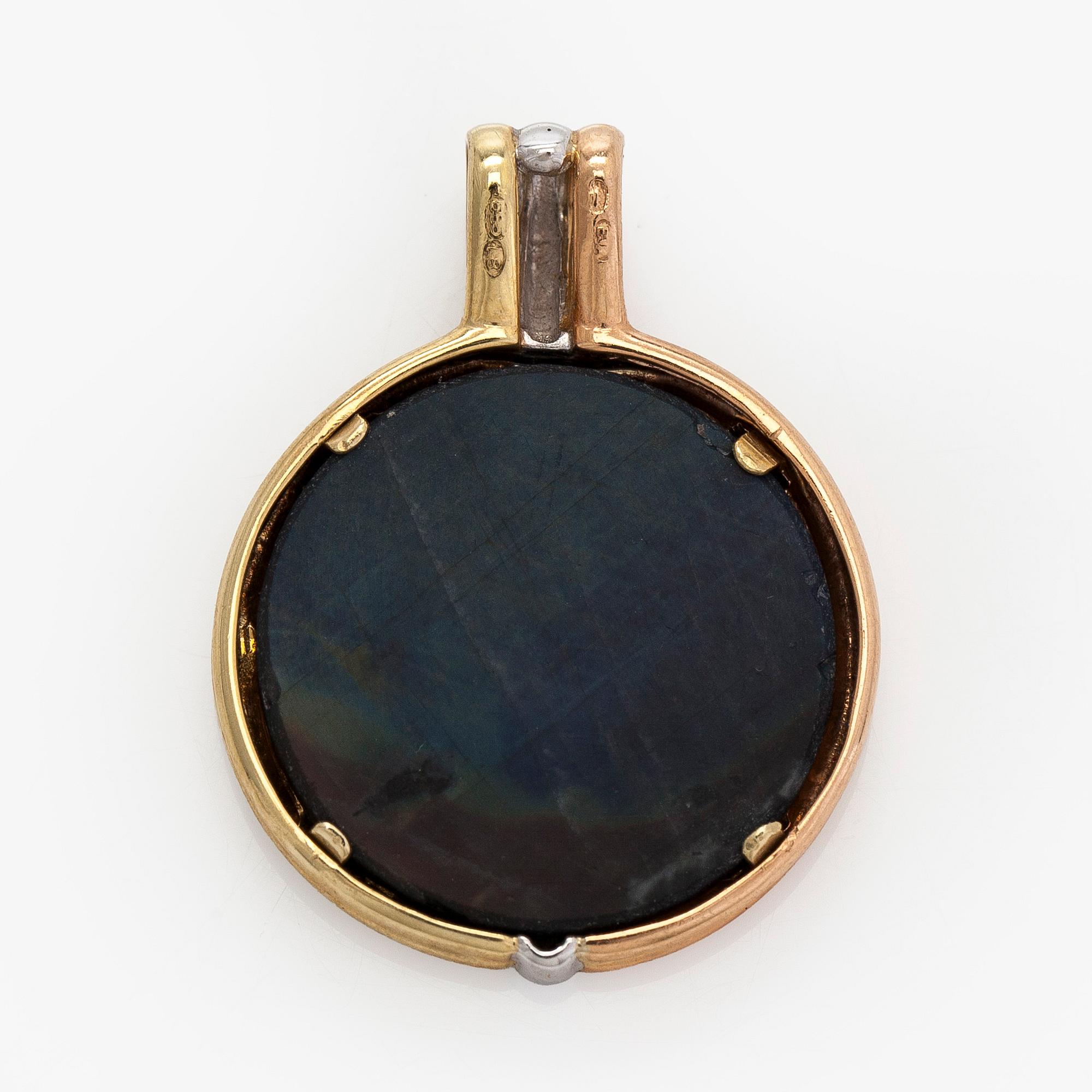 Hänge, 14K trefärgsguld och spektrolit.