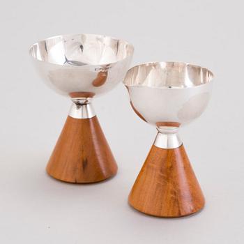 ANNA-GRETA EKER. A set of a silver and mahogany sugar bowl and a cream jug.  Auran Kultaseppä, Åbo 1962.