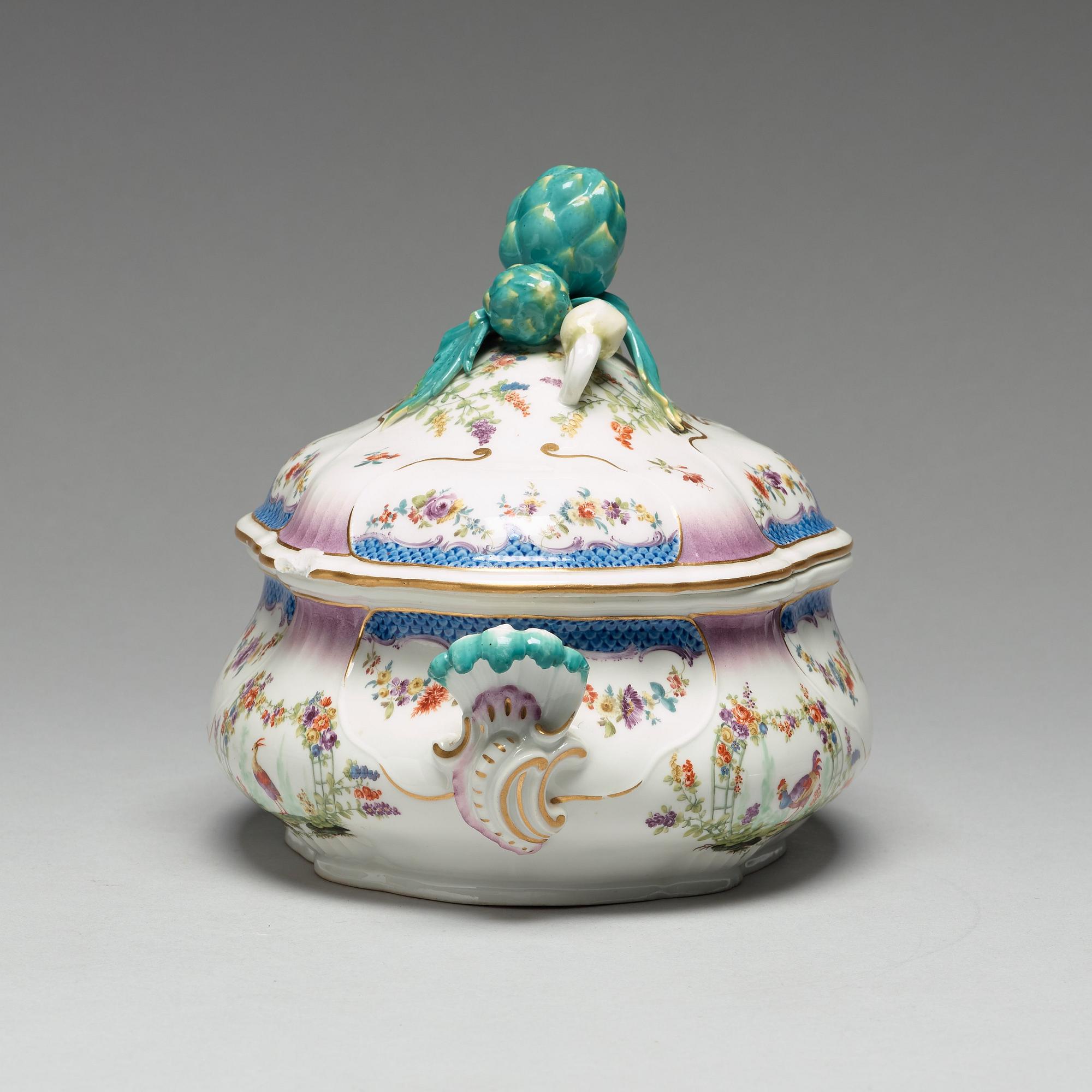 TERRIN med LOCK och FAT, porslin. Meissen, 1700-tal.