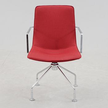 KARMSTOL, "Comet Fourstar" (låg rygg), Gunilla Allard, Lammhults, formgiven 2010.