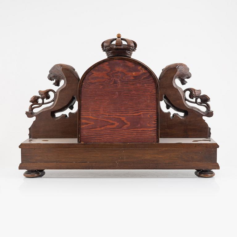 A mantel clock, early 20th Century.