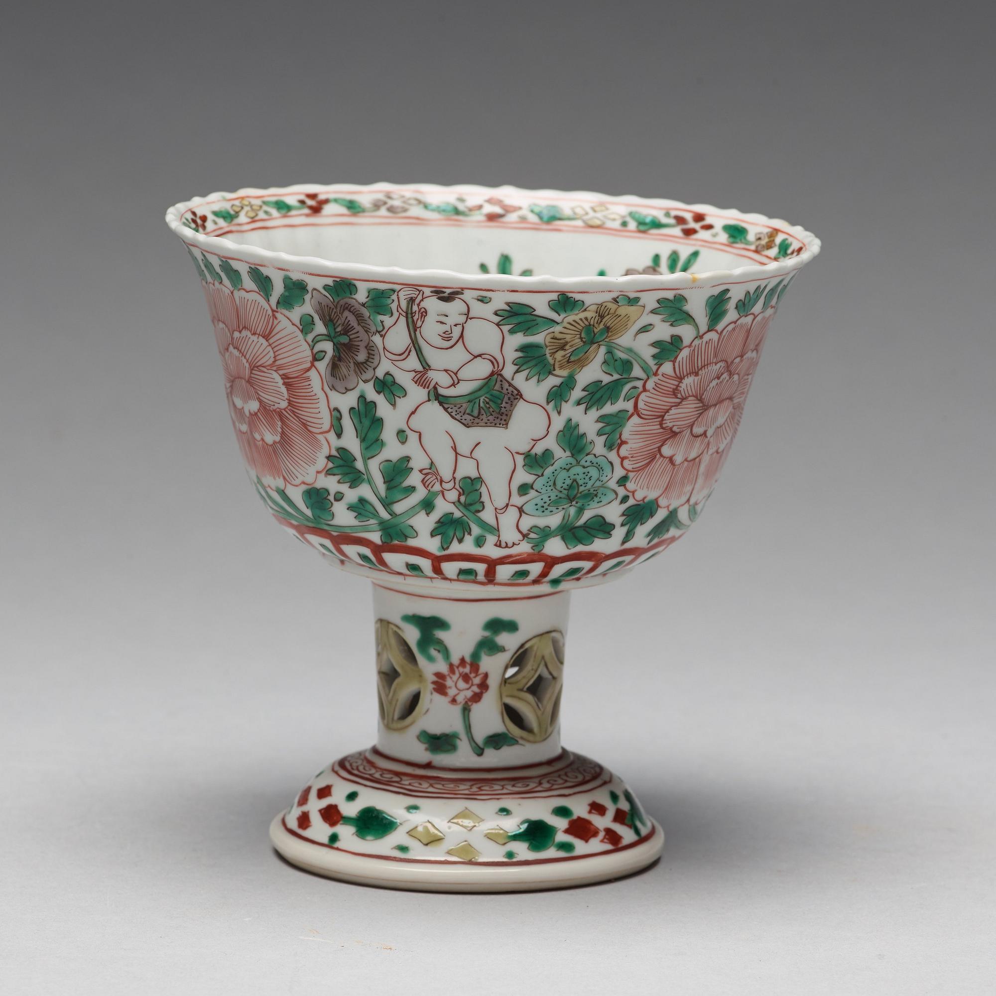 A famille verte stemcup, Qing dynasty, Kangxi (1662-1722).