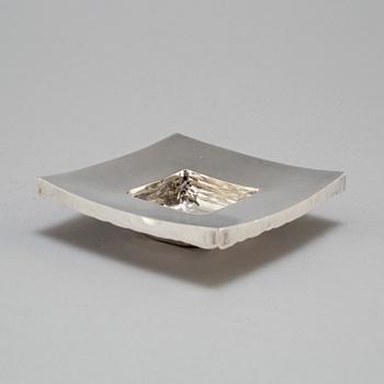 REY URBAN. A sterling silver dish, Stockholm 1982, 346 gram.