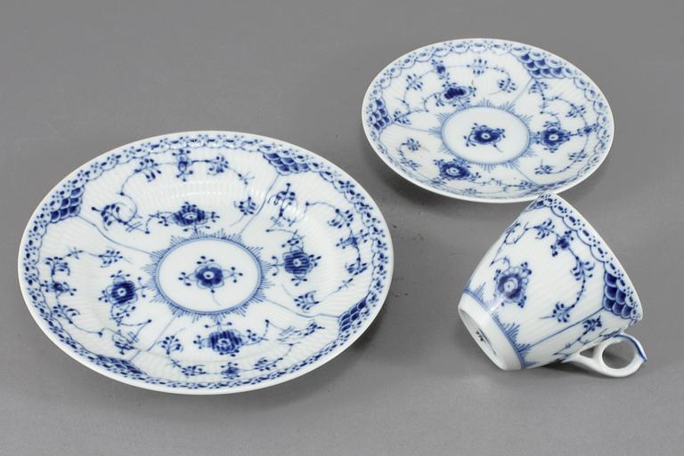 KAFFESERVISDELAR, 17 delar, porslin, "Musselmalet", Royal Copenhagen, 1900-talets andra hälft.