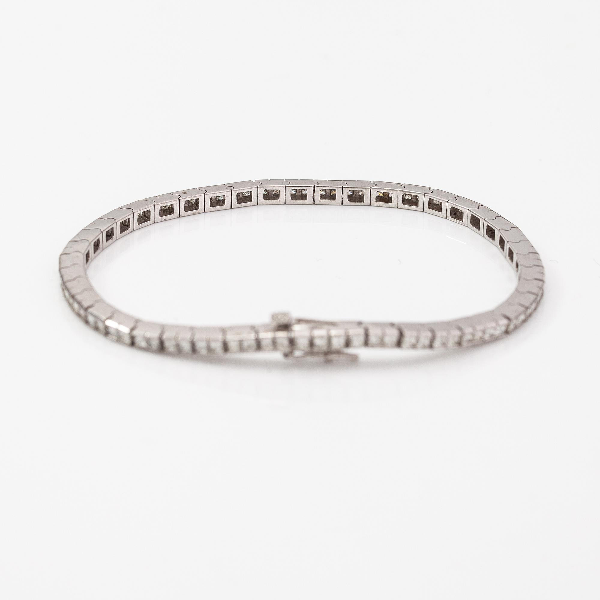 Armband, 14K votguld,  princesslipade diamanter ca 4.37 ct tot enligt certifikat.
