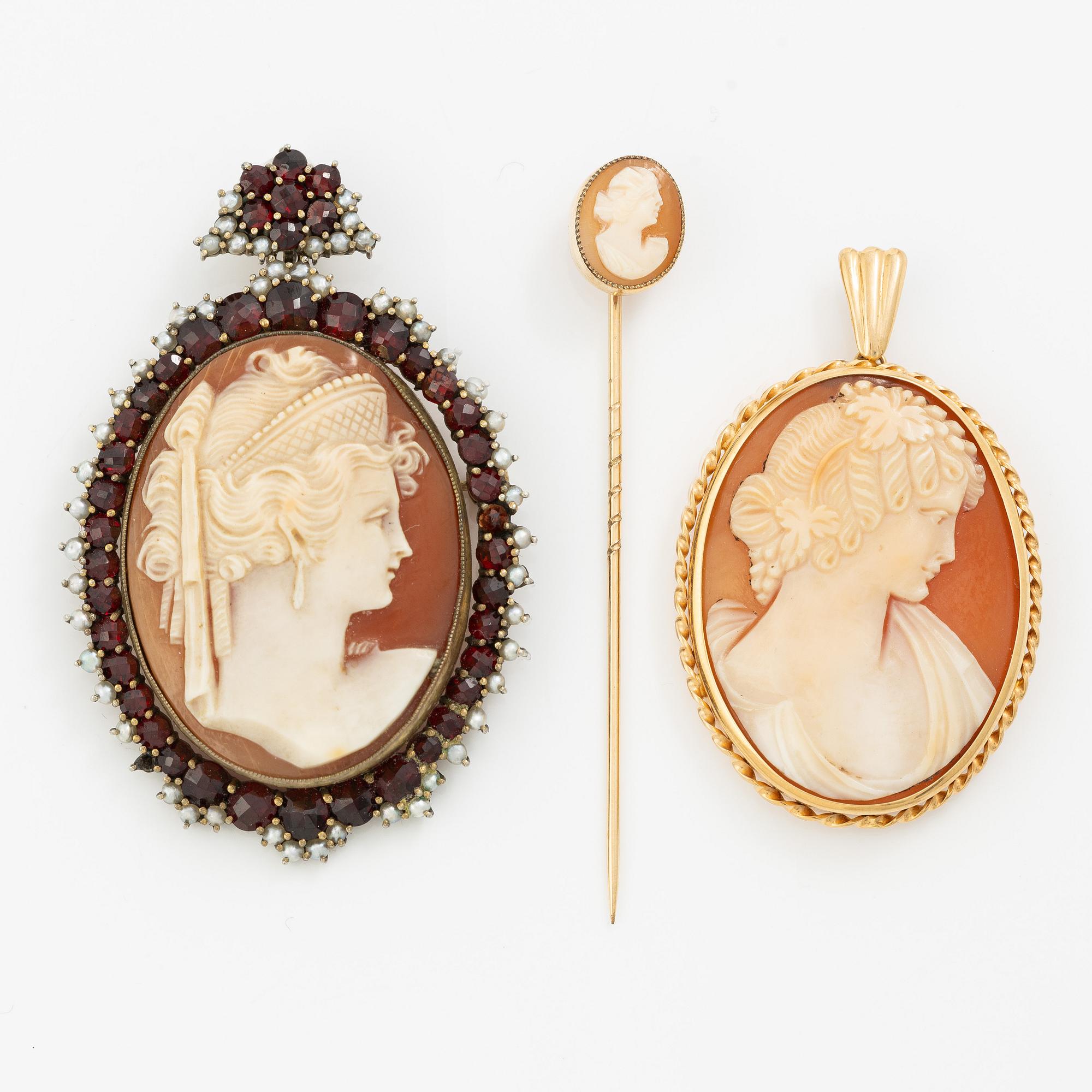 Shell cameos, 3 pcs, one set in 18K gold, 2 brooches/pendants, 1 pin.