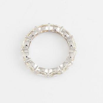Oval cut diamond eternity ring, total 3,88 ct.