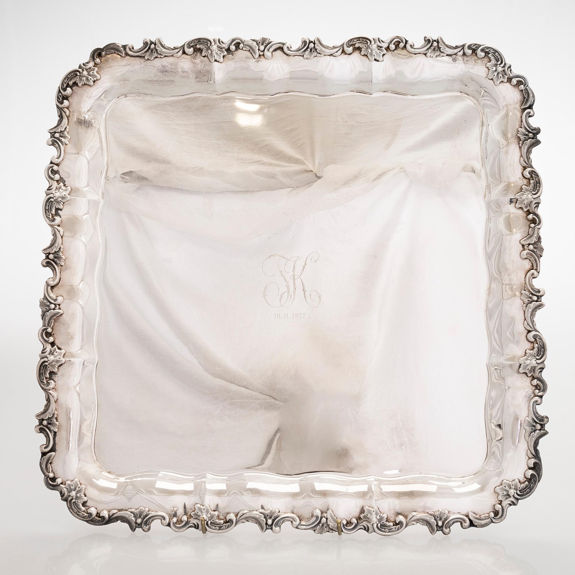 Tarjotin, hopea, Kultakeskus, Hämeenlinna 1970.