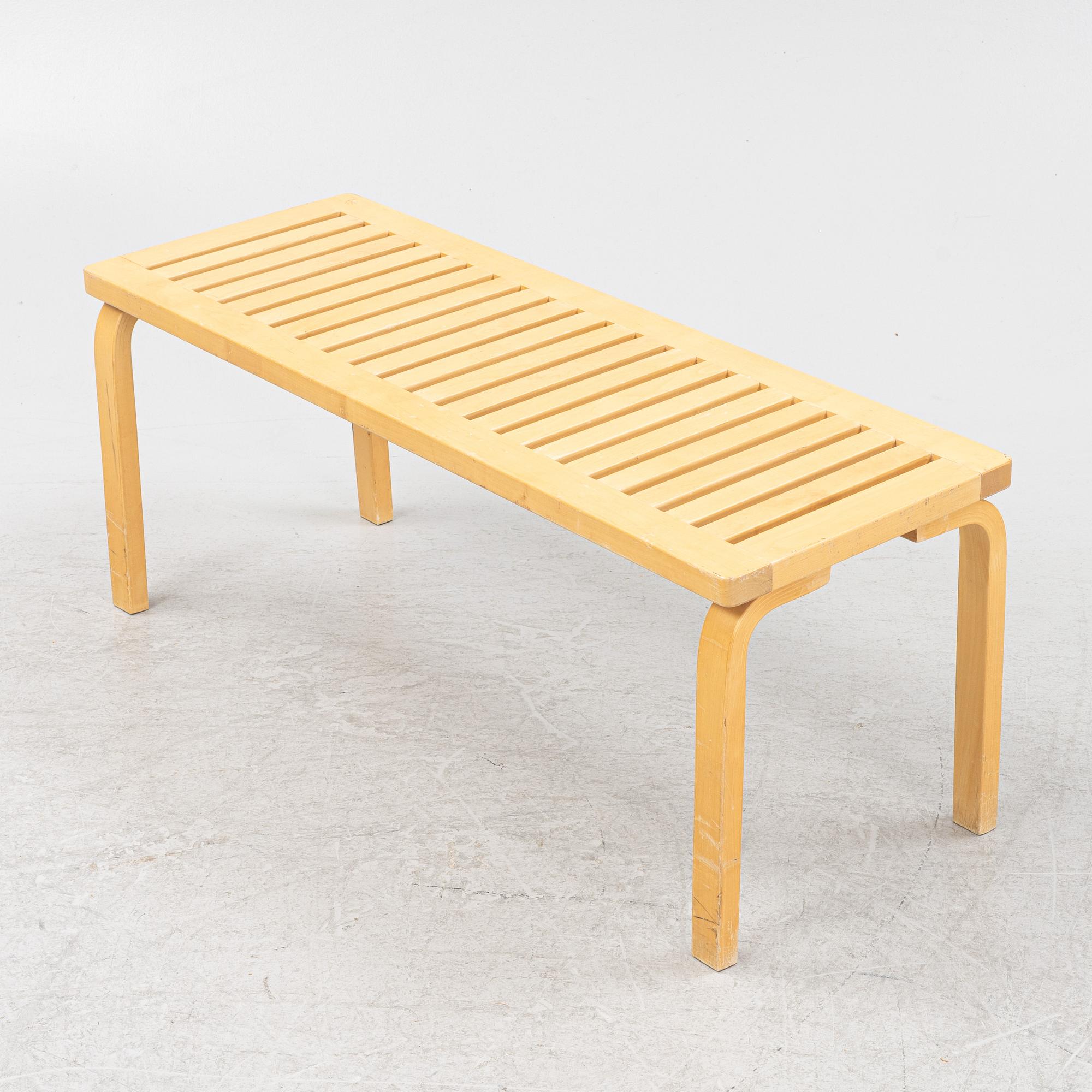 Alvar Aalto, bänk, modell 153A, Artek, Finland.