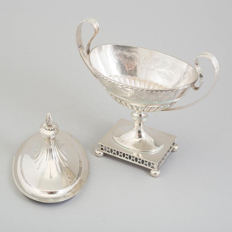 A Gustavian style silver sugar bowl with lid, SP Linköping, 1896.