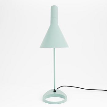 Arne Jacobsen, bordslampa, "AJ", Louis Poulsen, Danamark.