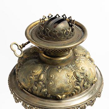 Vas, omgjord till bordslampa, porslin, Kanton, Qingdynastin, Kina, 1800-tal.
