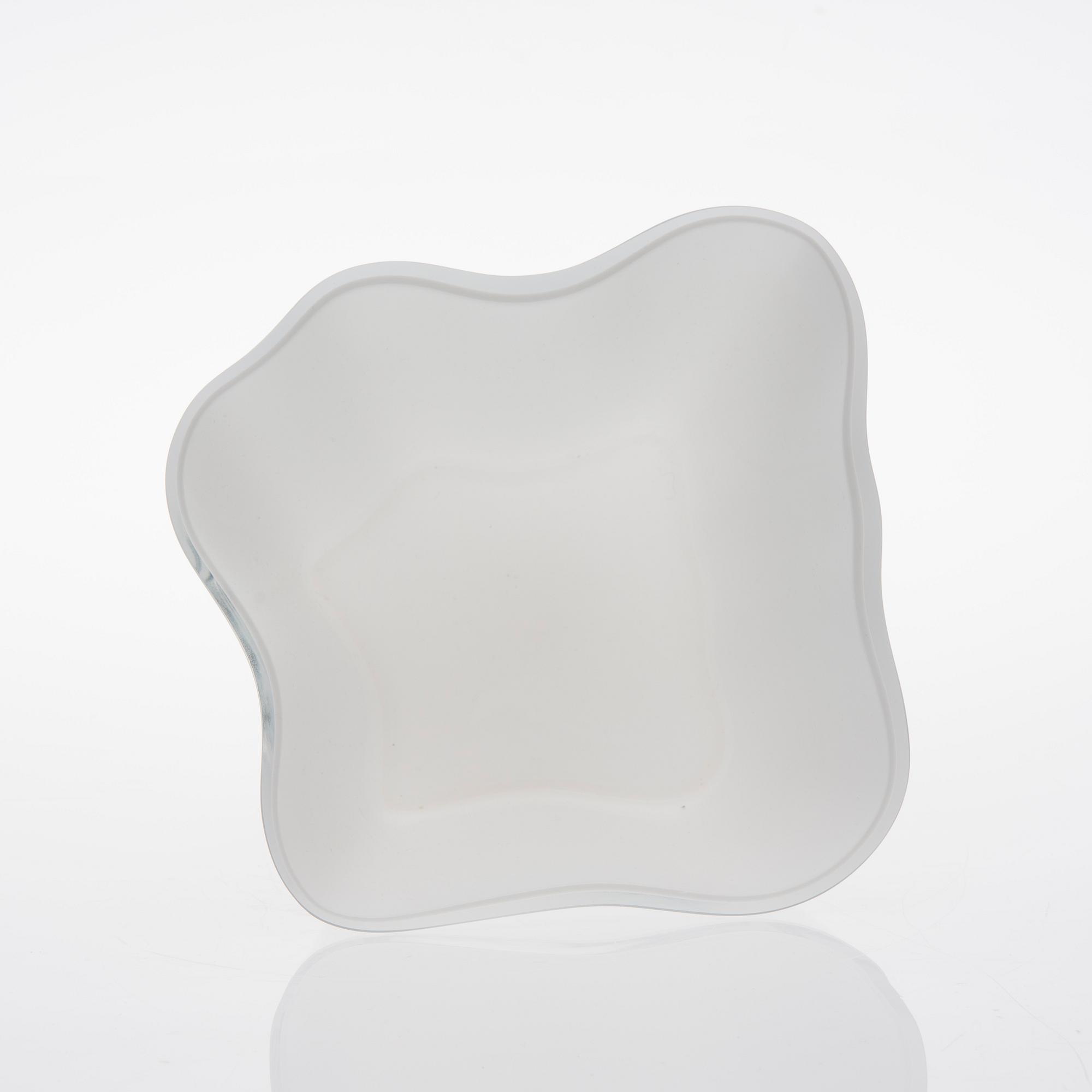 ALVAR AALTO, GLASSKULPTUR, 4 DELAR. Aalto-blomman. Sign. Alvar Aalto. Iittala 1980/90-talet.