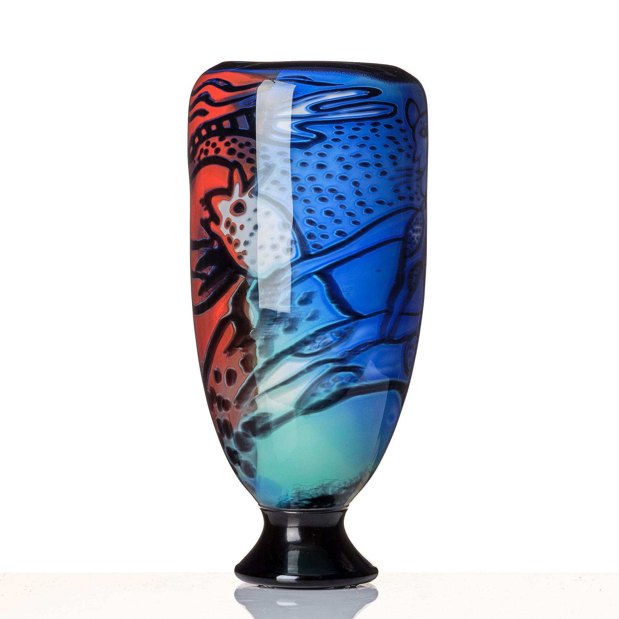 Ulrica Hydman-Vallien, a unique graal glass vase, Kosta Boda, Sweden.