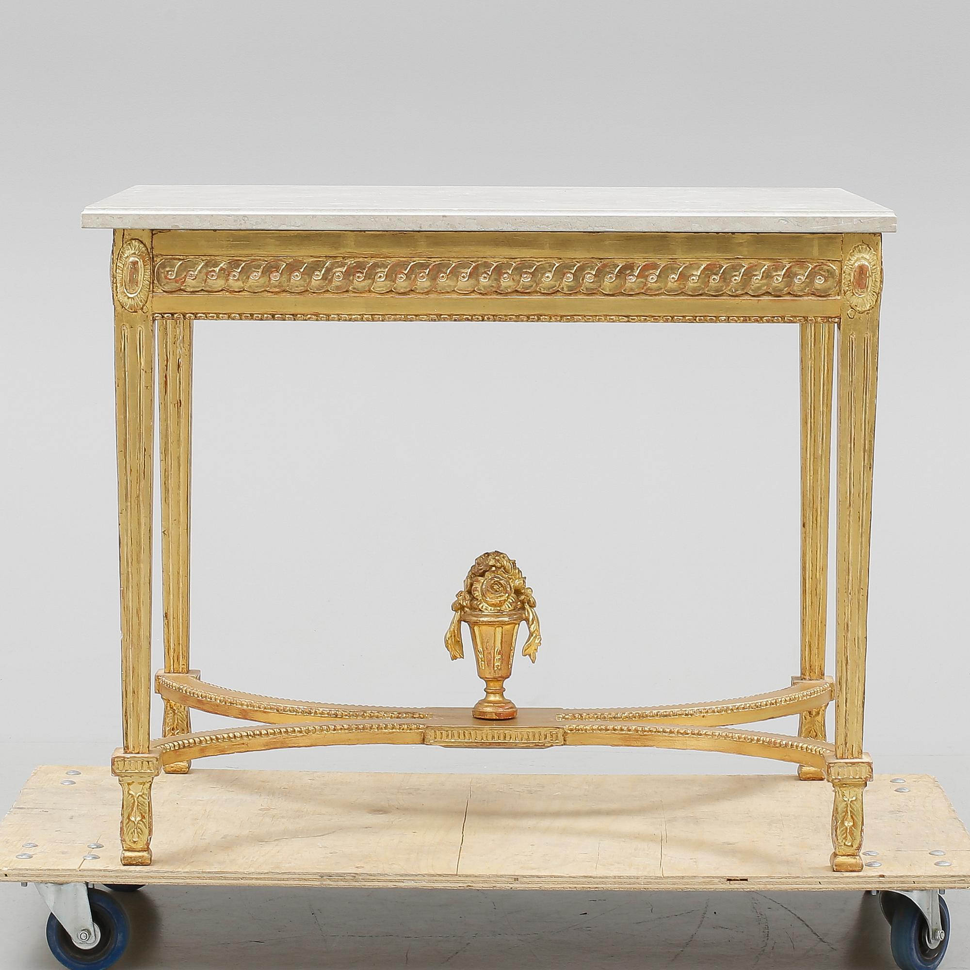 KONSOLBORD. Gustavianskt, 1700-talets slut.
