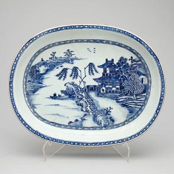 STEKFAT,  2 st, porslin, Kina, Qingdynastin, Qinalong, 1700-tal.