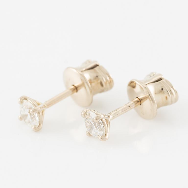 Earrings, a pair, 18K gold with brilliant-cut diamonds.