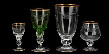 GLASSERVIS, 32 delar, "Måsen" Lungby, Danmark 1900-tal.